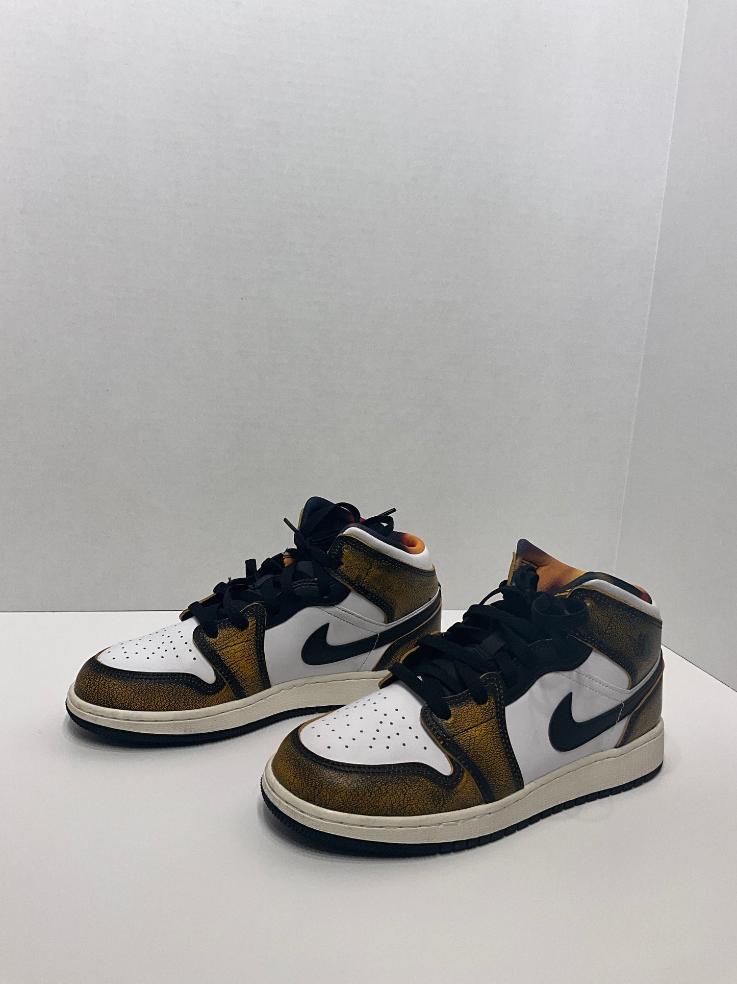Nike Air Jordan 1Mid SE (GS)