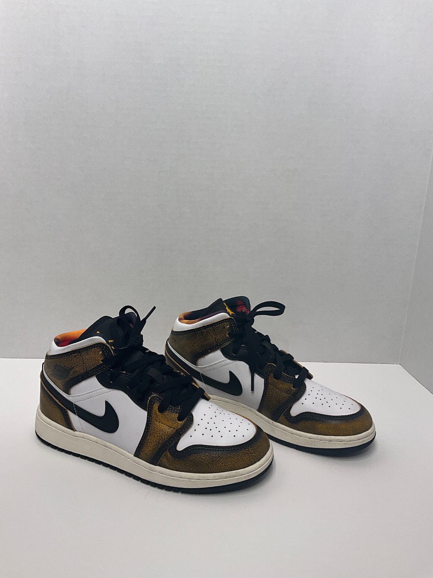 Nike Air Jordan 1Mid SE (GS)